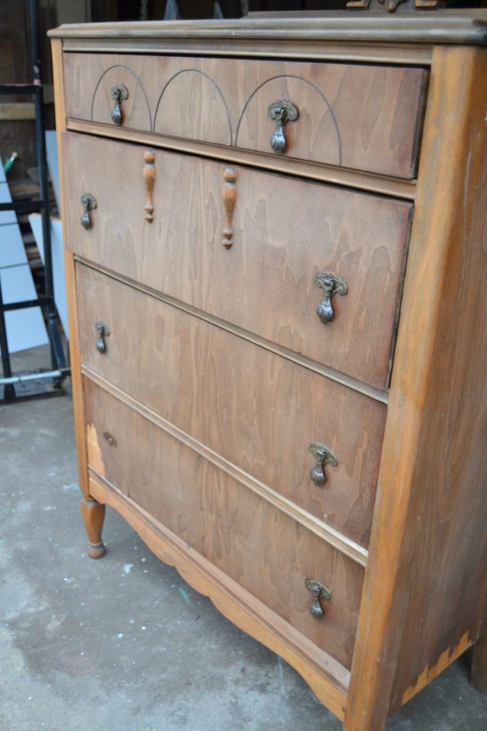 The color gray comes in all shades and finding the right one for any project can be difficult. Click over to see how this DIY Painted Gray Dresser made me think of the color gray in a whole new light. 