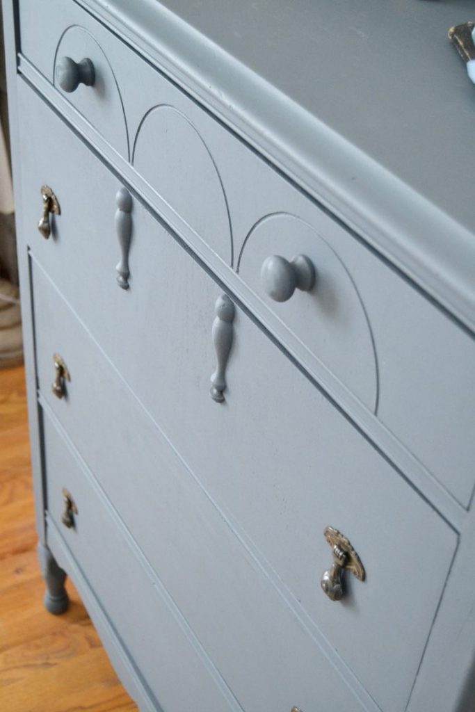 The color gray comes in all shades and finding the right one for any project can be difficult. Click over to see how this DIY Painted Gray Dresser made me think of the color gray in a whole new light. 