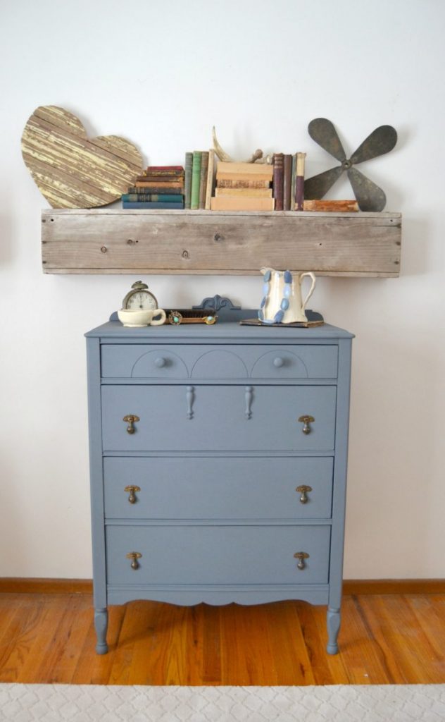 The color gray comes in all shades and finding the right one for any project can be difficult. Click over to see how this DIY Painted Gray Dresser made me think of the color gray in a whole new light. 