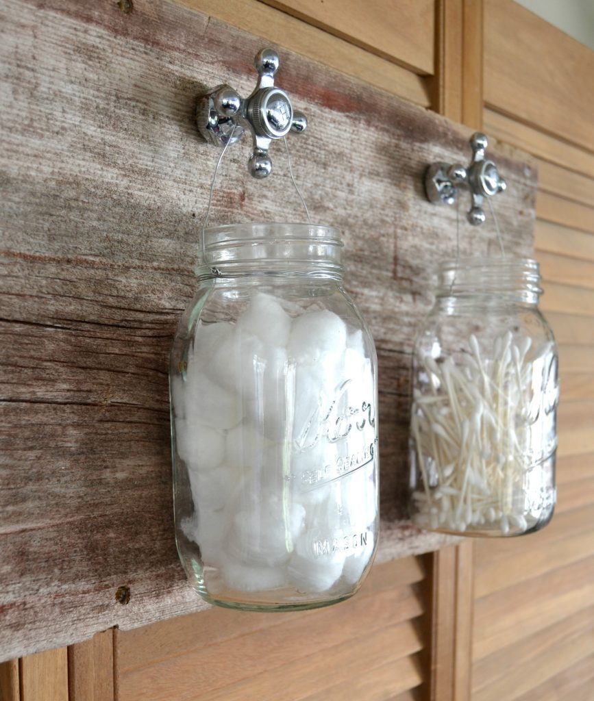 Staying organized in the bathroom can be difficult. Click over to get the tutorial for this easy DIY Bathroom Organizer that can hold bathroom supplies. 
