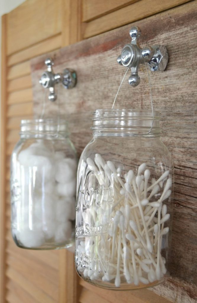 Staying organized in the bathroom can be difficult. Click over to get the tutorial for this easy DIY Bathroom Organizer that can hold bathroom supplies. 