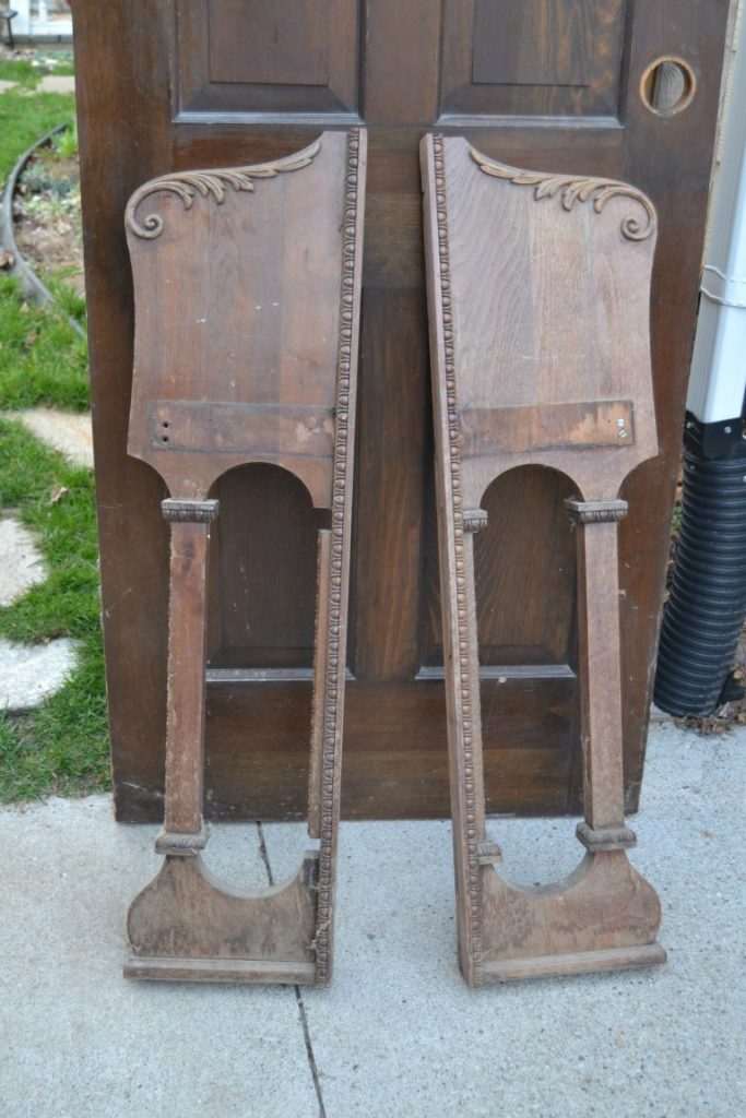 If you are looking for an entryway table for your home, click over to check out this easy tutorial on how to DIY a repurposed entryway table from an old door. 