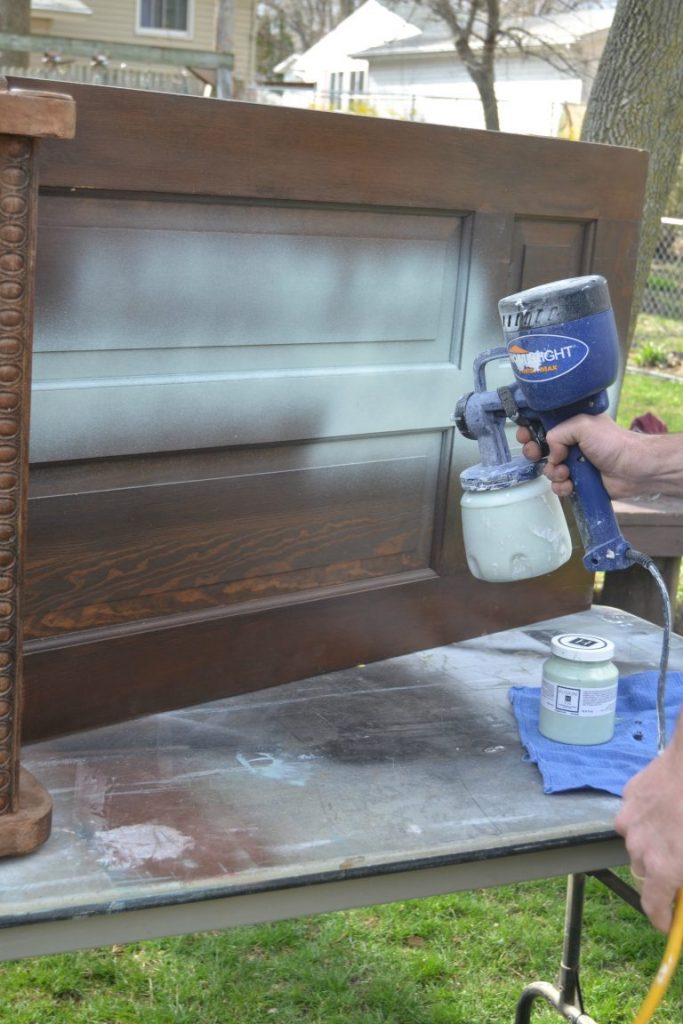 If you are looking for an entryway table for your home, click over to check out this easy tutorial on how to DIY a repurposed entryway table from an old door. 