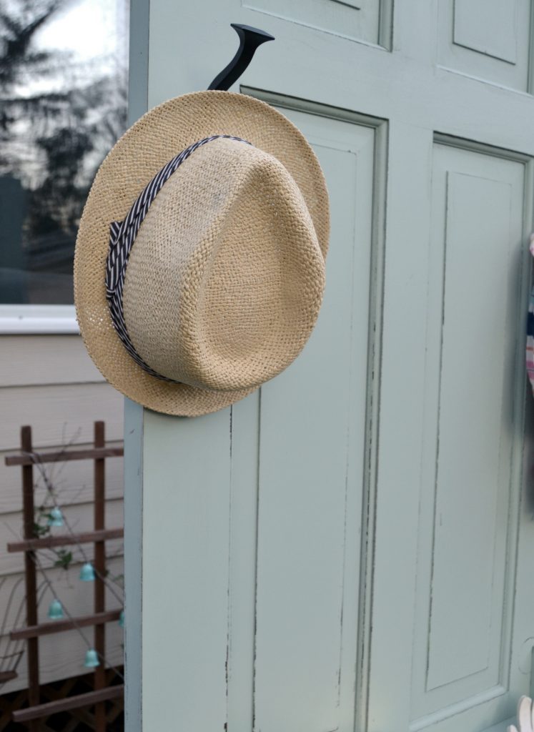 If you are looking for an entryway table for your home, click over to check out this easy tutorial on how to DIY a repurposed entryway table from an old door. 