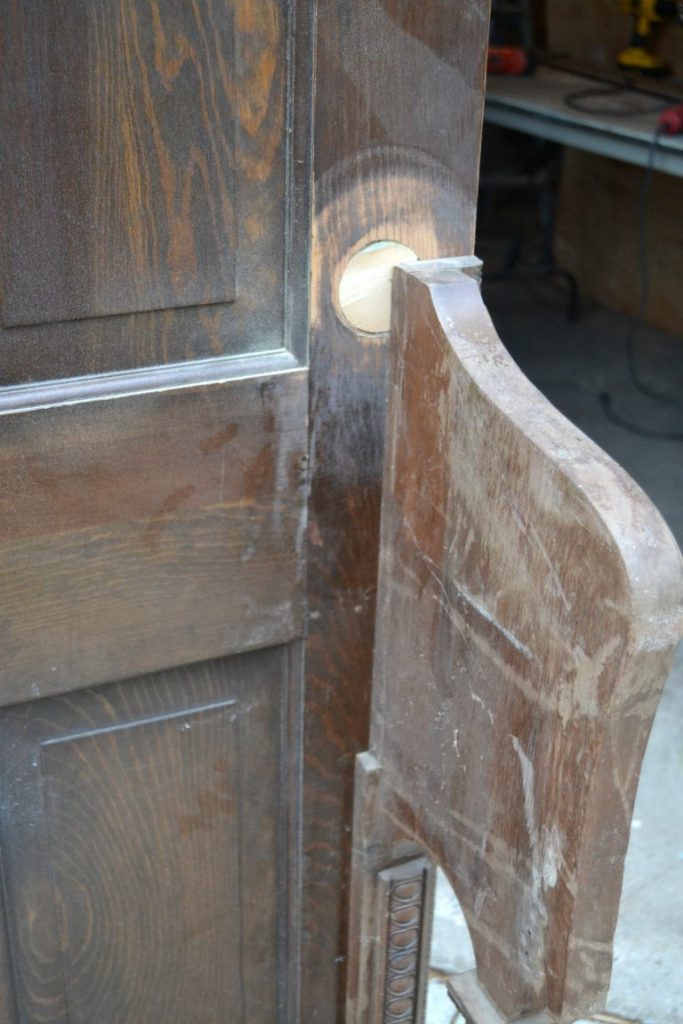 If you are looking for an entryway table for your home, click over to check out this easy tutorial on how to DIY a repurposed entryway table from an old door. 