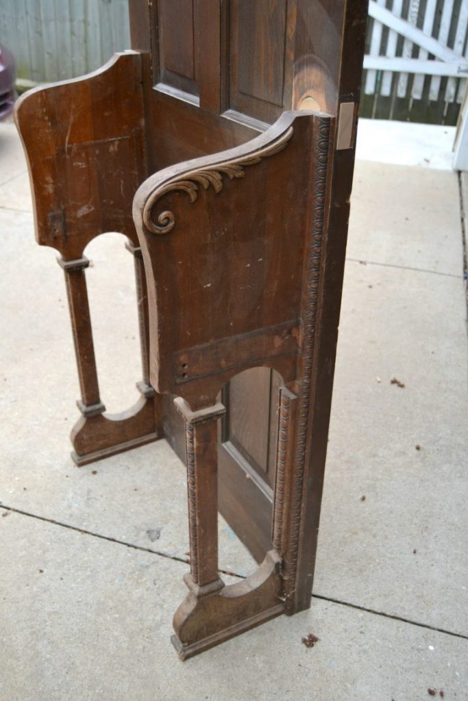 If you are looking for an entryway table for your home, click over to check out this easy tutorial on how to DIY a repurposed entryway table from an old door. 