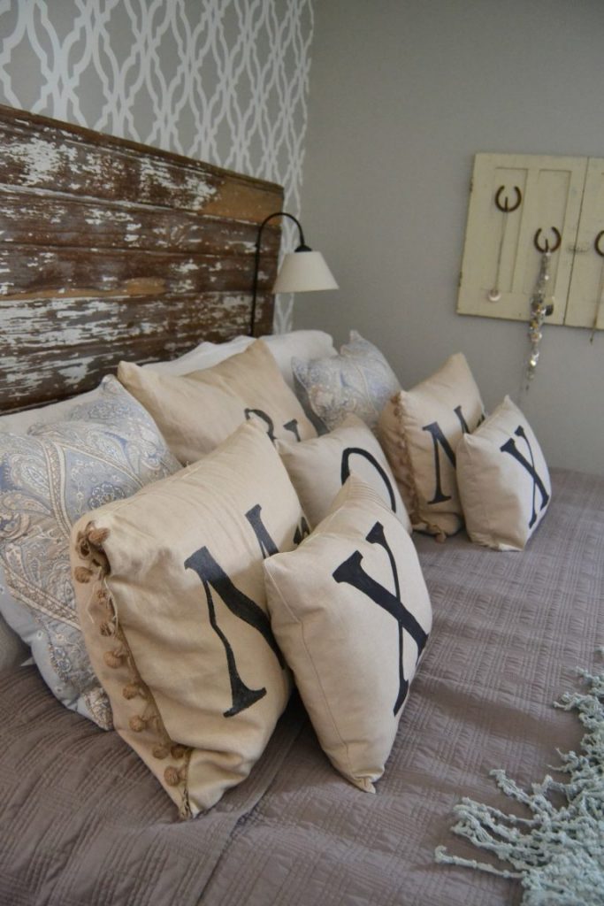 Throw pillows can be so expensive in the stores and online. Click over to get the tutorial on how to DIY throw pillow covers for only $2 a pillow!