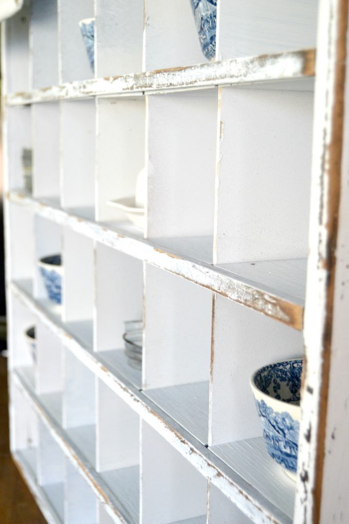 If you love cubby storage but don't want to pay a lot of money to have it in your home, click over and see how easy it is to create a Pottery Barn knock-off cubby storage.