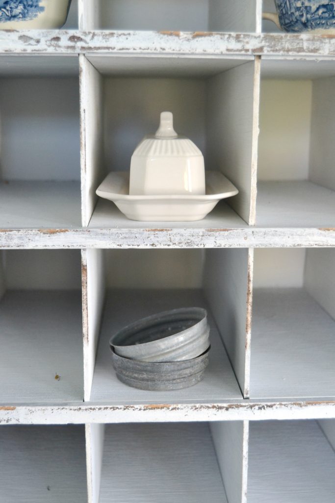 If you love cubby storage but don't want to pay a lot of money to have it in your home, click over and see how easy it is to create a Pottery Barn knock-off cubby storage.