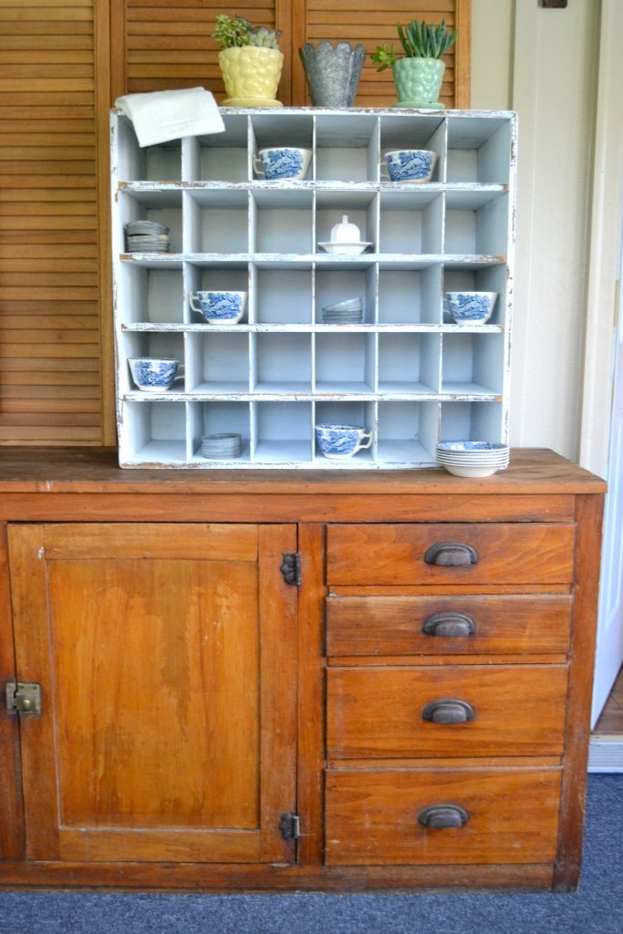 If you love cubby storage but don't want to pay a lot of money to have it in your home, click over and see how easy it is to create a Pottery Barn knock-off cubby storage.