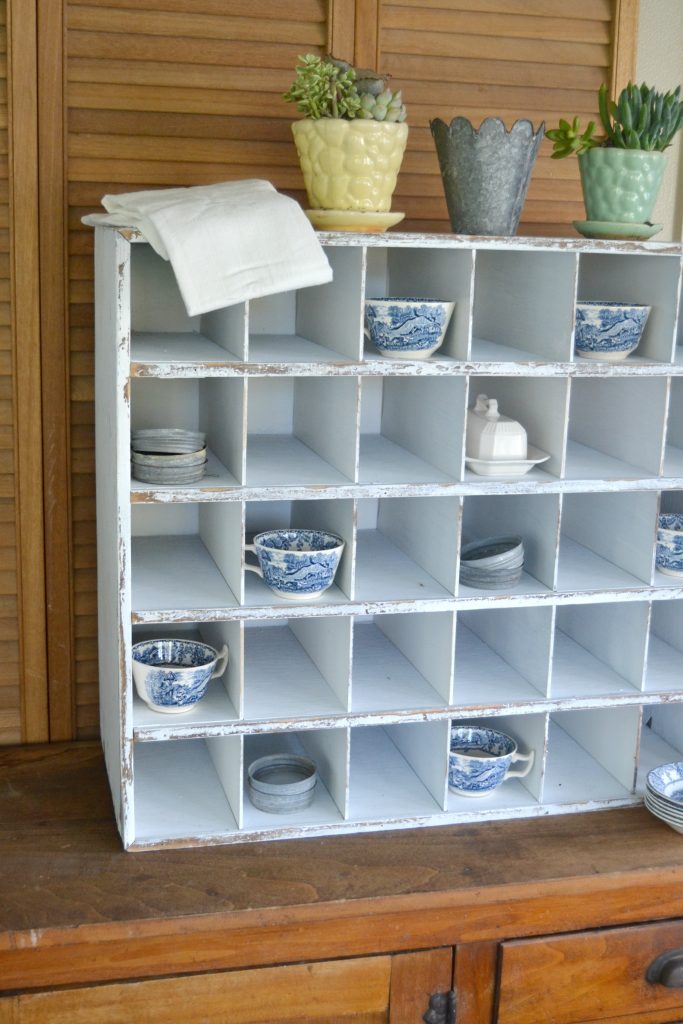 If you love cubby storage but don't want to pay a lot of money to have it in your home, click over and see how easy it is to create a Pottery Barn knock-off cubby storage.