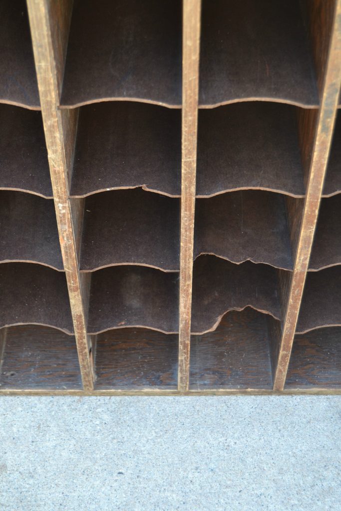 If you love cubby storage but don't want to pay a lot of money to have it in your home, click over and see how easy it is to create a Pottery Barn knock-off cubby storage.