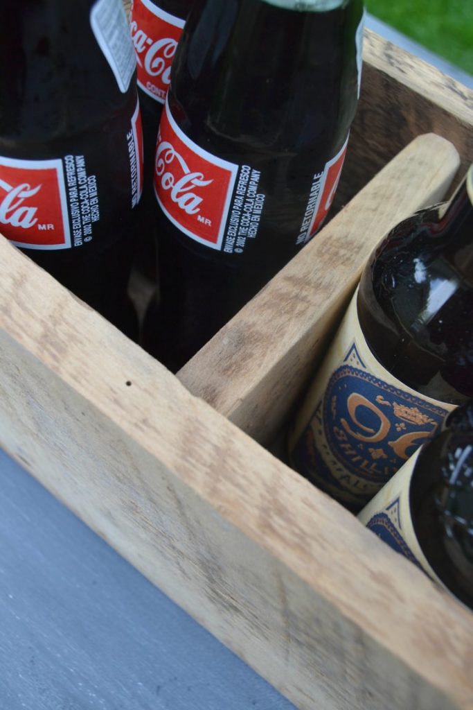 If you are looking for a great gift idea, click over to get the step-by-step tutorial on how to make this easy DIY soda or beer caddy to wow the recipient. 