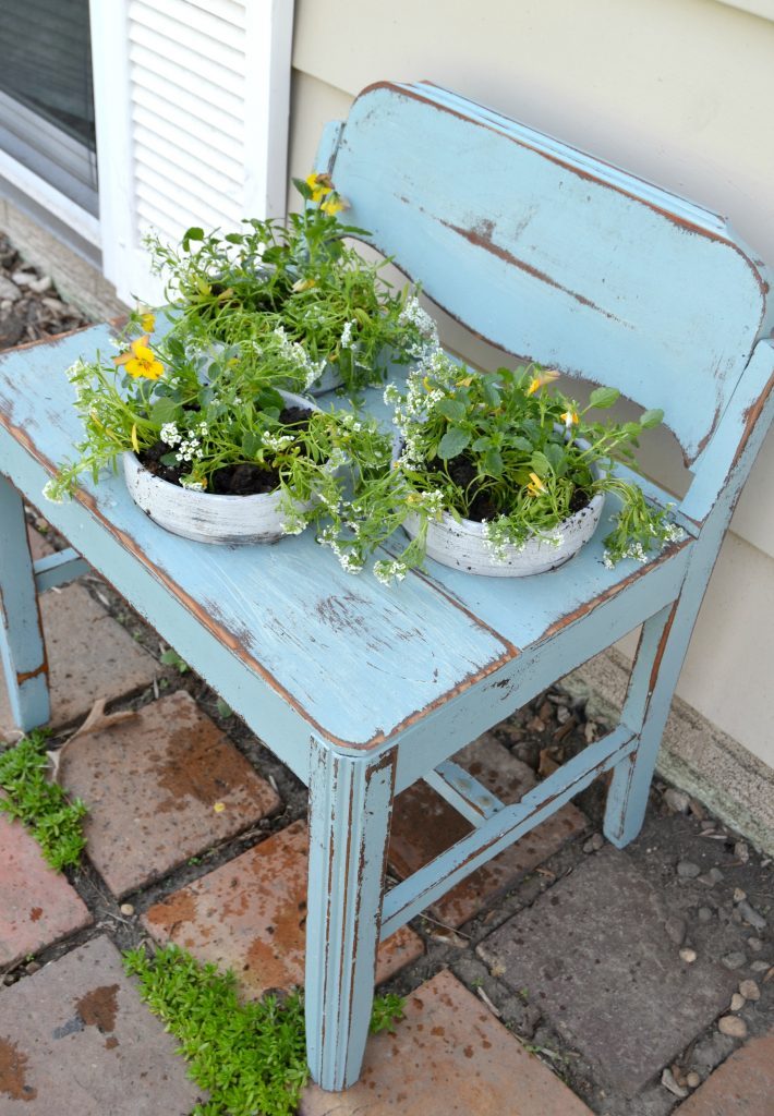 If you love to plant and welcome spring and summer with beautiful flowers and plants, click over to see how to make the cutest repurposed wood planter you ever did see. It will make your flowers sing!