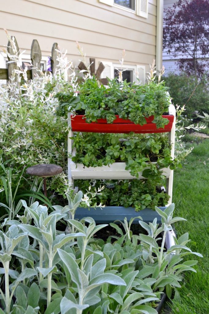 If you are looking for a fun way to add some patriotic flair to your yard this season, click over and see how to DIY this Red, White & Blue Rectangular Planter in no time!