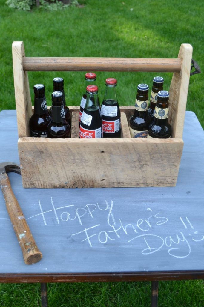 If you are looking for a great gift idea, click over to get the step-by-step tutorial on how to make this easy DIY soda or beer caddy to wow the recipient. 