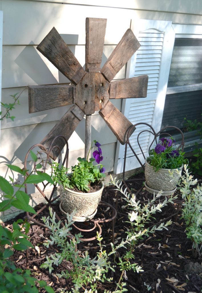 If you like to add a little art to your garden or yard, don't spend a lot of money to do it. Click over to see how easy it was to make this repurposed yard art from a broken wood barrel. 