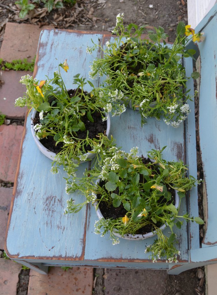 If you love to plant and welcome spring and summer with beautiful flowers and plants, click over to see how to make the cutest repurposed wood planter you ever did see. It will make your flowers sing!