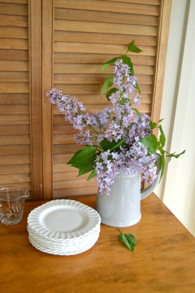 A wood dresser can have so many different uses for multiple rooms in your home. Clock over and find 5 ways to use a wood dresser to add to your home's decor.