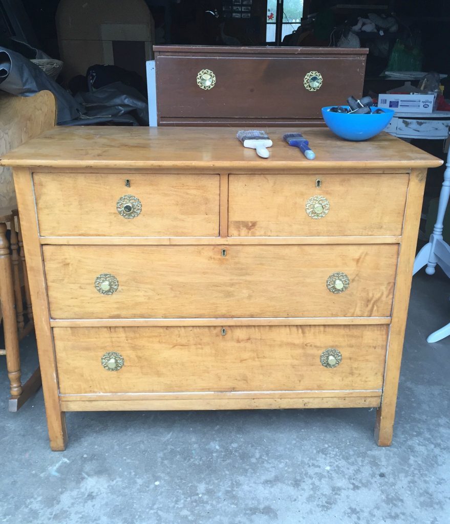 A wood dresser can have so many different uses for multiple rooms in your home. Clock over and find 5 ways to use a wood dresser to add to your home's decor.