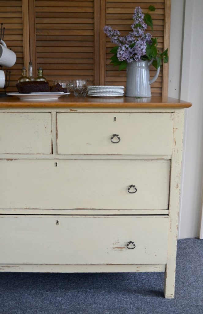 A wood dresser can have so many different uses for multiple rooms in your home. Clock over and find 5 ways to use a wood dresser to add to your home's decor.