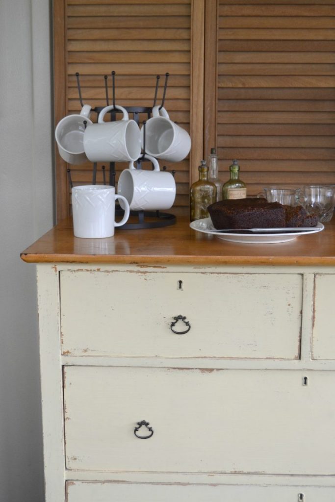 A wood dresser can have so many different uses for multiple rooms in your home. Clock over and find 5 ways to use a wood dresser to add to your home's decor.