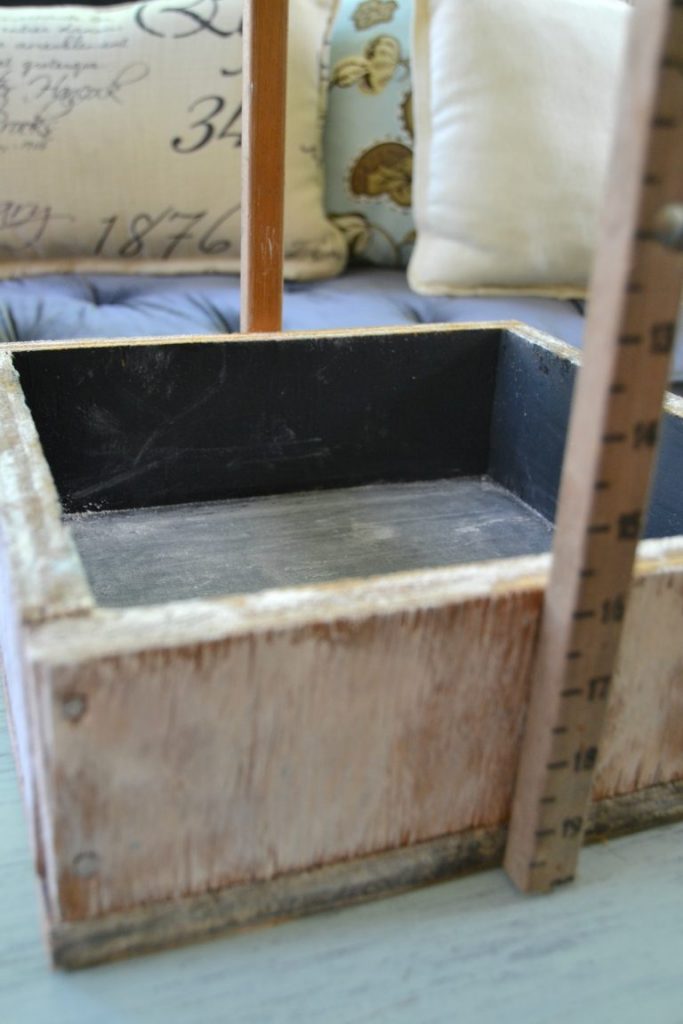 If you are looking for a wood box centerpiece, look no further! Click over to see how easy it is to make this repurposed wood box centerpiece from found pieces. 