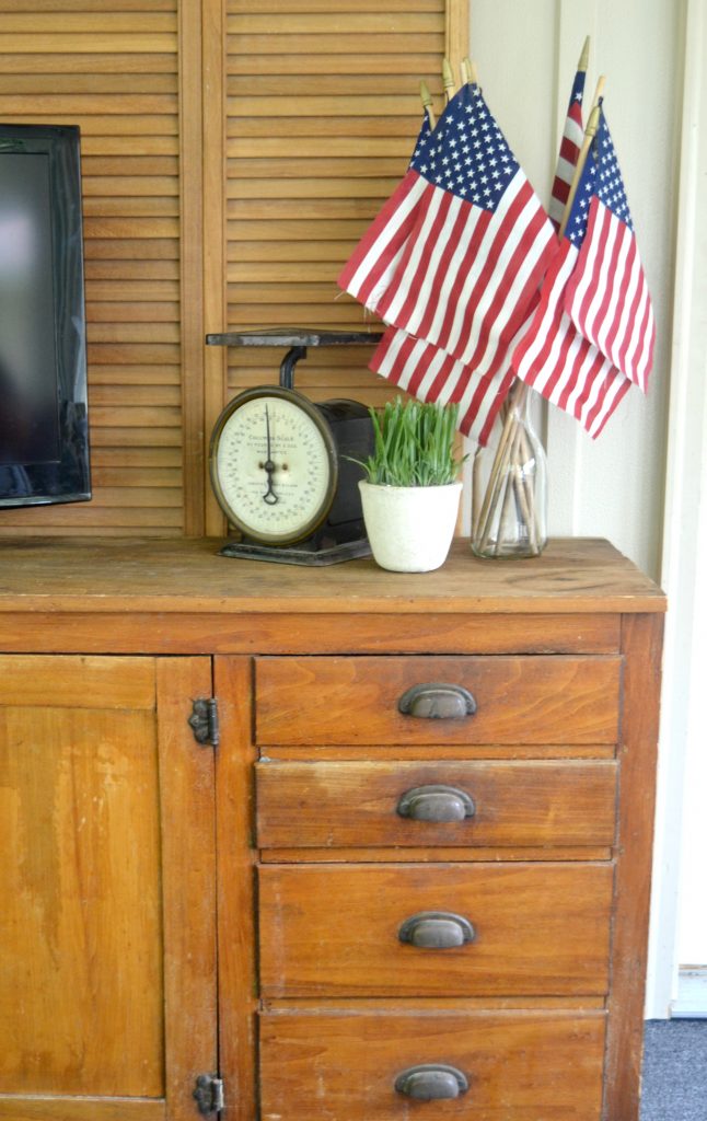 If you are looking for some easy decorating ideas for your home this summer, click over to see how I use yard sale finds and thrift store treasures in my summer home tour. 