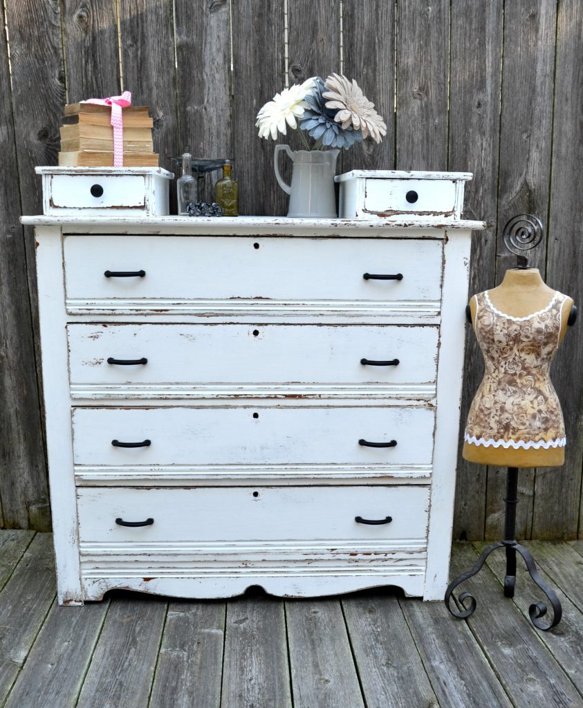 If you have a 6 drawer dresser that has seen better days, click over to see how easy it was to make over this 6 drawer dresser with paint and new hardware to make it look like a new piece. 