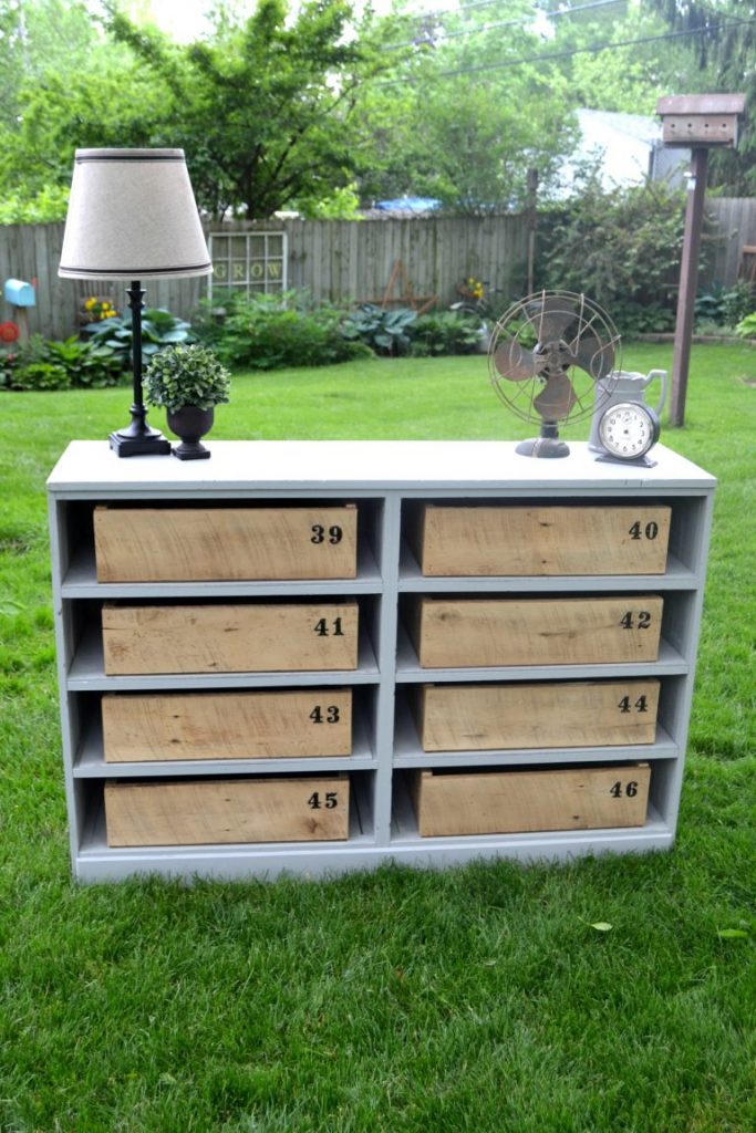 If you are looking for a bookshelf design for a space in your home, click over to find this easy repurposed bookshelf design made from an old dresser. 