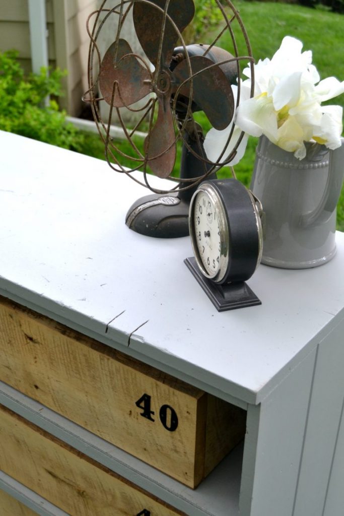 If you are looking for a bookshelf design for a space in your home, click over to find this easy repurposed bookshelf design made from an old dresser. 