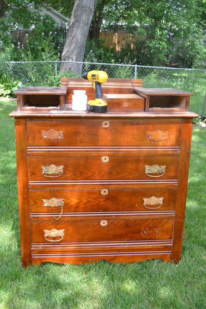 If you have a 6 drawer dresser that has seen better days, click over to see how easy it was to make over this 6 drawer dresser with paint and new hardware to make it look like a new piece. 