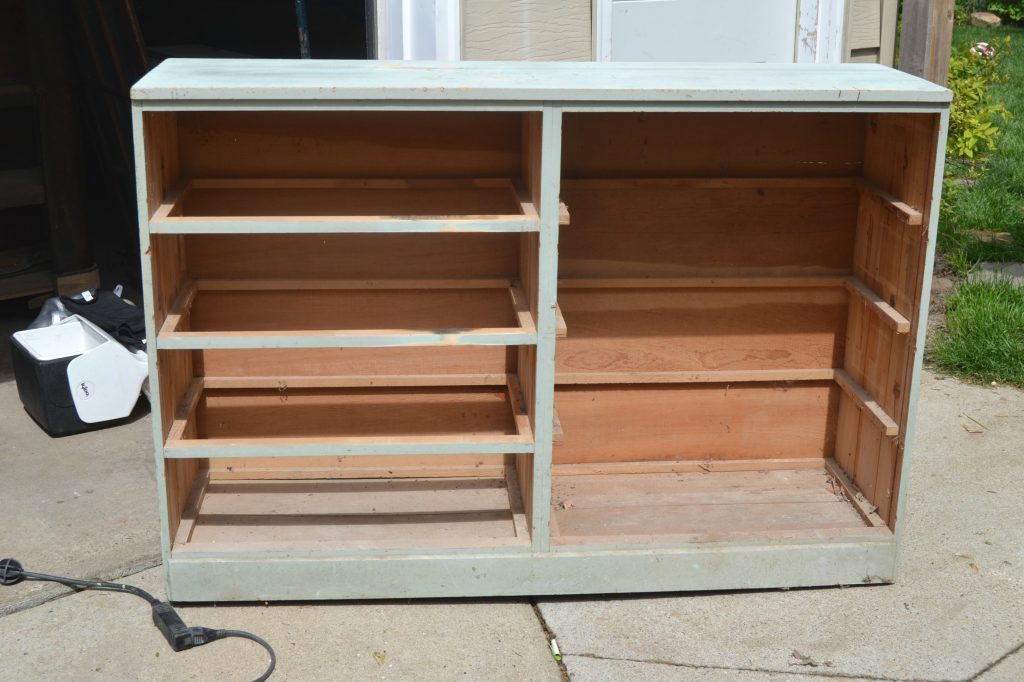 If you are looking for a bookshelf design for a space in your home, click over to find this easy repurposed bookshelf design made from an old dresser. 