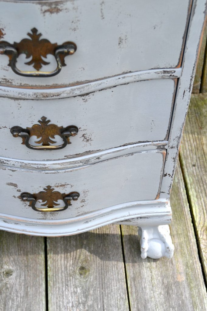 If you have a vintage desk in need of a makeover, click over to see how easy it is to get a new look with a little paint and some elbow grease.