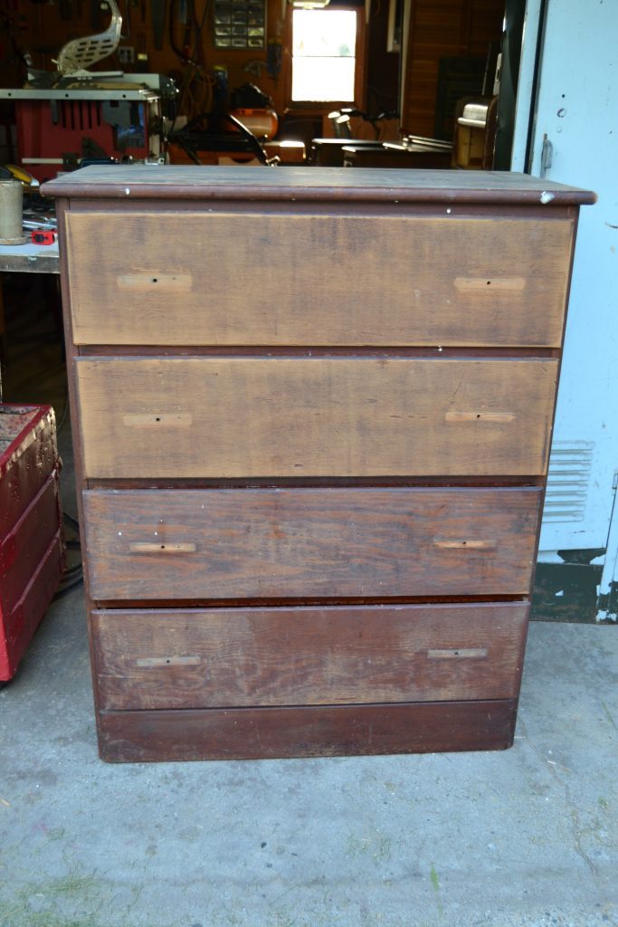 Do you love rustic touches in home decor, but don't want to spend a lot of money to get it? Click over and find this easy rustic dresser makeover that was done with stain and paint. 