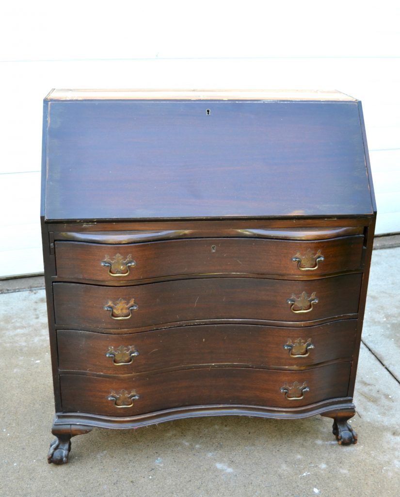 If you have a vintage desk in need of a makeover, click over to see how easy it is to get a new look with a little paint and some elbow grease.