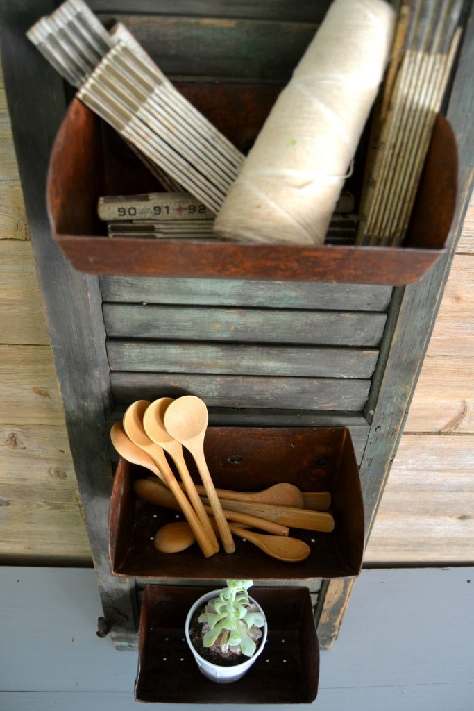 If you love farmhouse style and want to get more organized, click over to see how you can get both with this easy DIY farmhouse bin organizer!