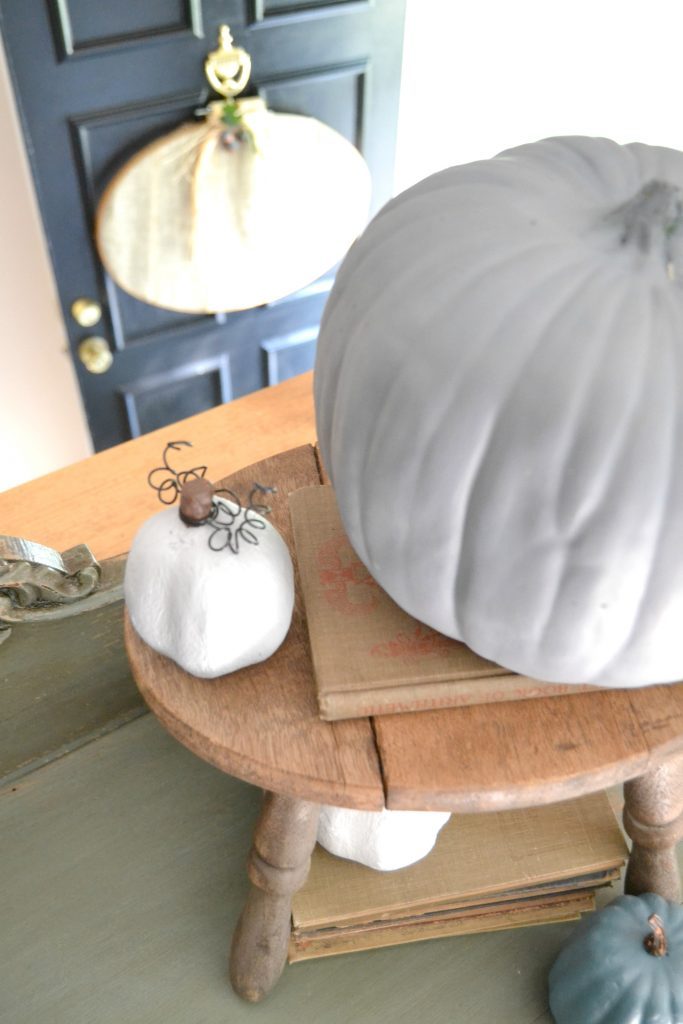 Fall is a beautiful time of year to decorate your home. Click over to see how easy it is to add rustic farmhouse decor for fall in a simple, yet tasteful manner. 