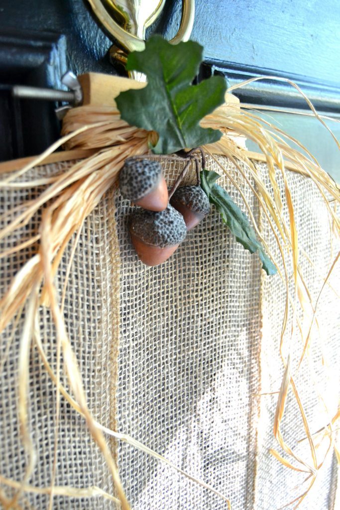 If you like fall wreaths, but are looking for something a little different for this fall season, click over to see how easy it is to make this DIY burlap pumpkin wreath. 