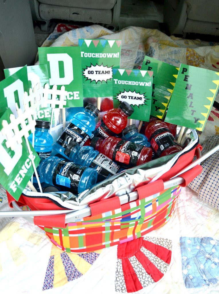 Are you hosting a football party and looking for ideas? Click over for this easy football party idea that covers everything from food to decor. And, there are free printables included!