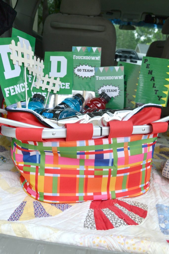 Are you hosting a football party and looking for ideas? Click over for this easy football party idea that covers everything from food to decor. And, there are free printables included!