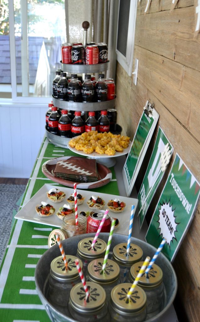 Are you hosting a football party and looking for ideas? Click over for this easy football party idea that covers everything from food to decor. And, there are free printables included!