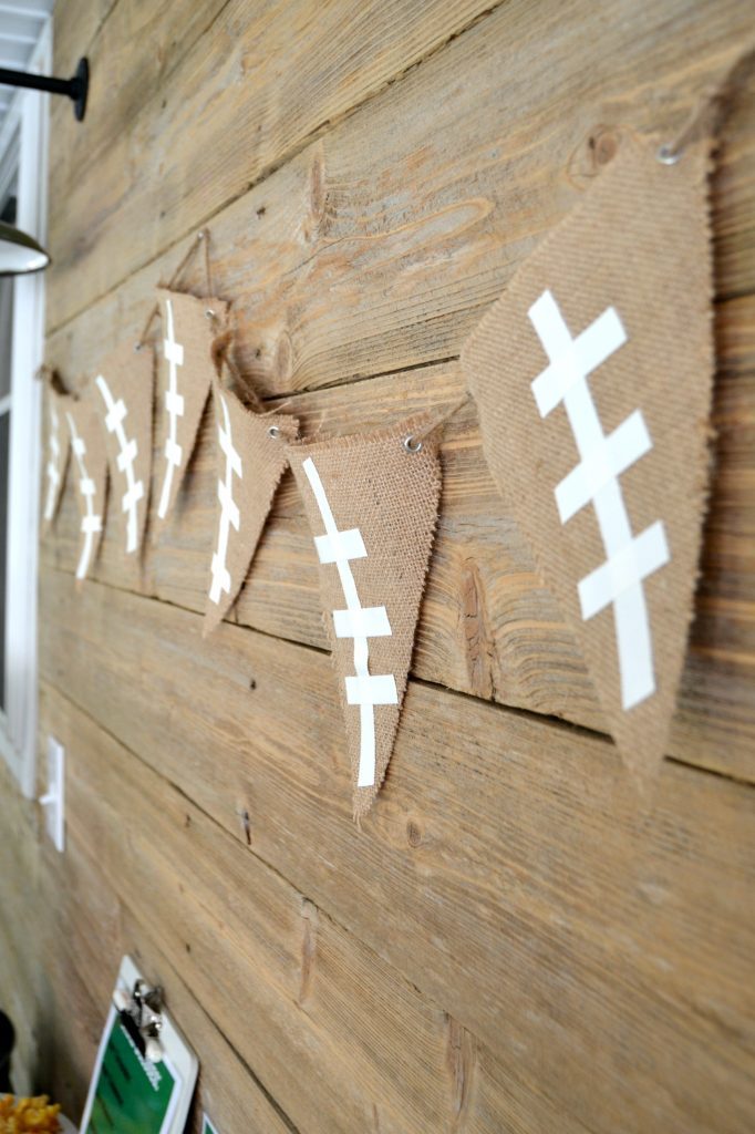 Are you hosting a football party and looking for ideas? Click over for this easy football party idea that covers everything from food to decor. And, there are free printables included!