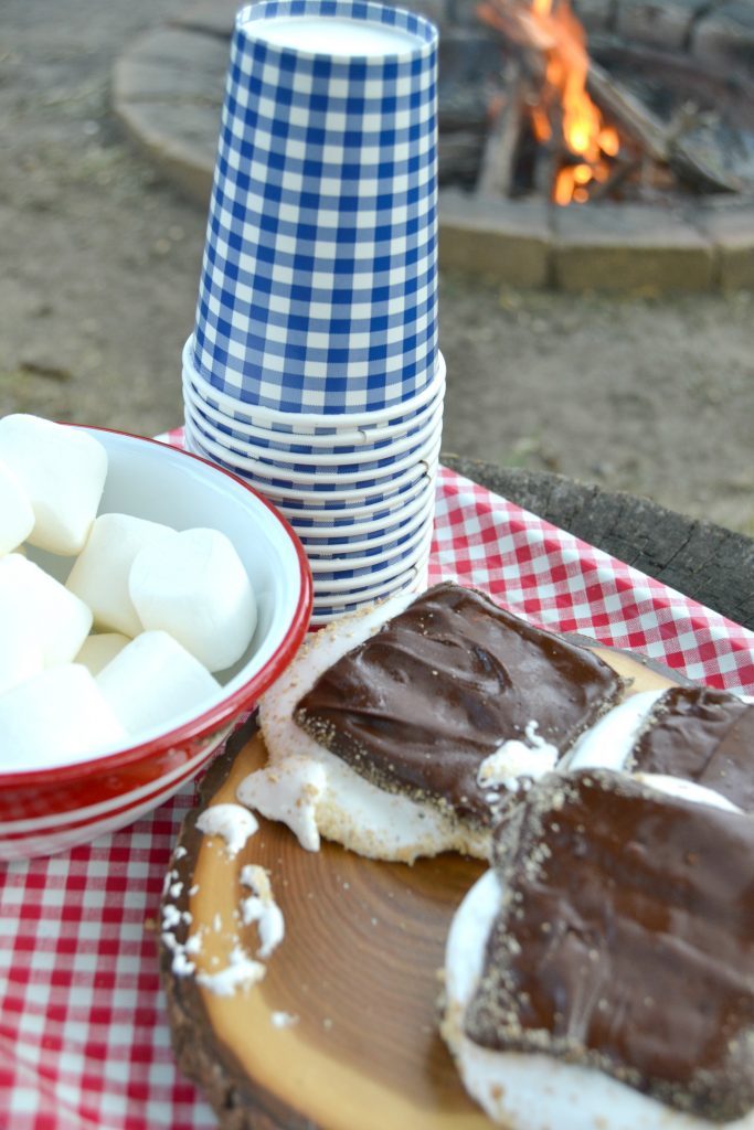 Are you looking for an easy smores dessert recipe? This inside out smore is easy and fun twist on the traditional backyard smore. 