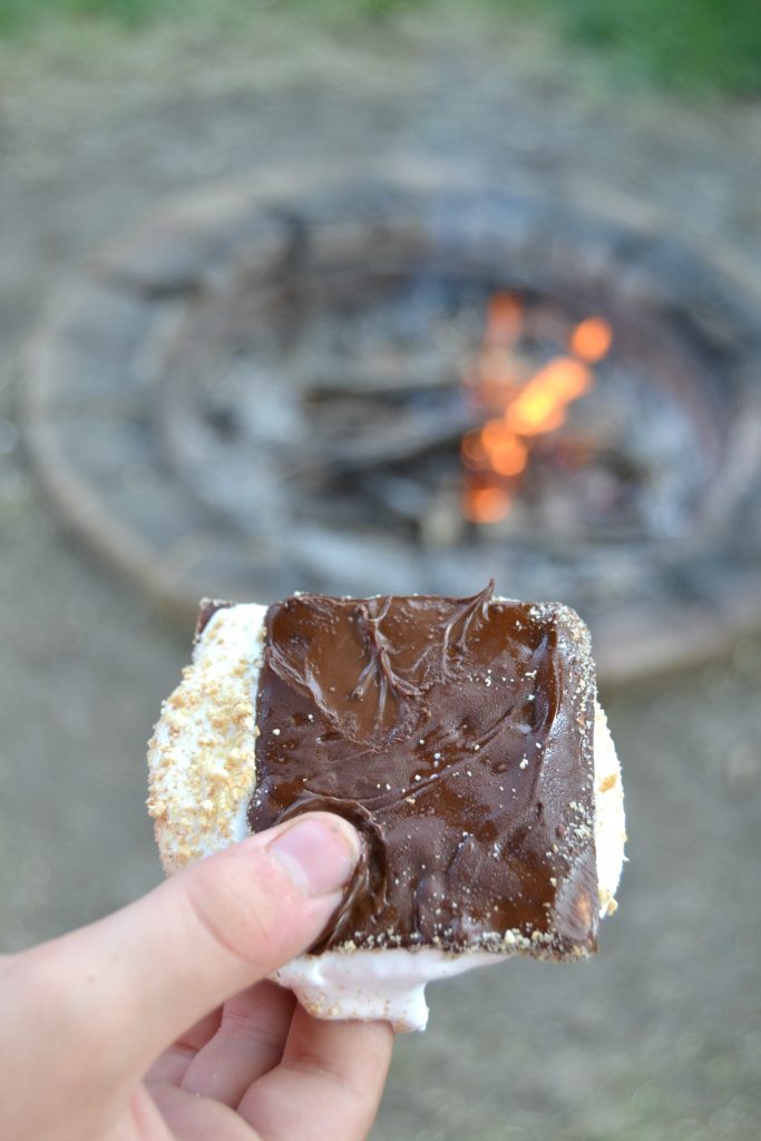 Are you looking for an easy smores dessert recipe? This inside out smore is easy and fun twist on the traditional backyard smore. 