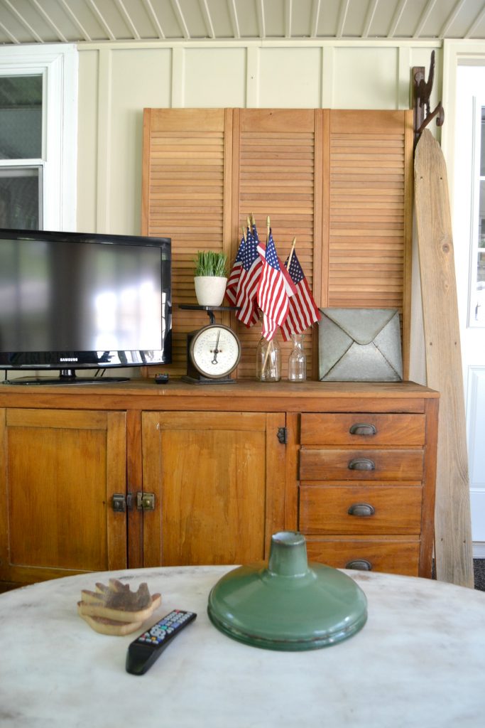 If you like the look of rustic, reclaimed wood, click over to see how we created this Reclaimed Wood Wall in our back porch makeover for FREE! 