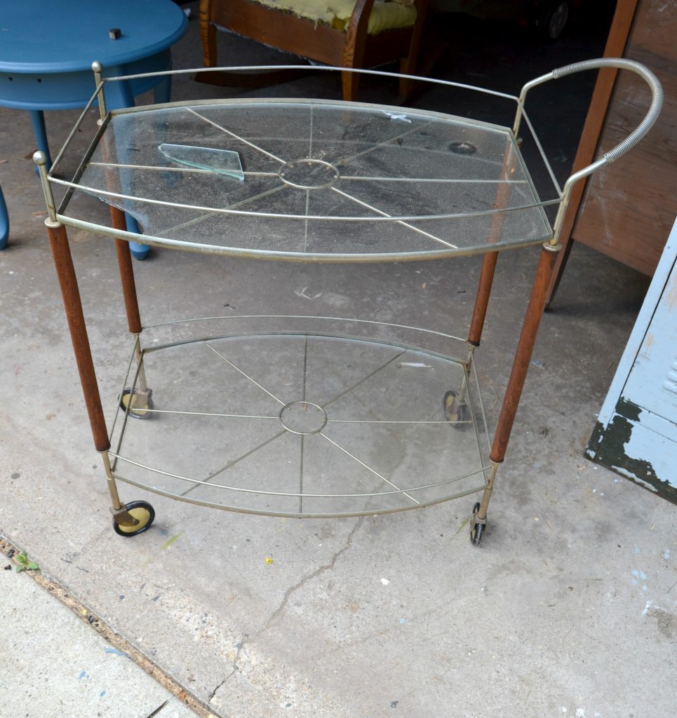 If you like to entertain or just want a serving cart in your home, click over and see how easy it is to transform a broken cart into the serving cart of your dreams in a few steps.