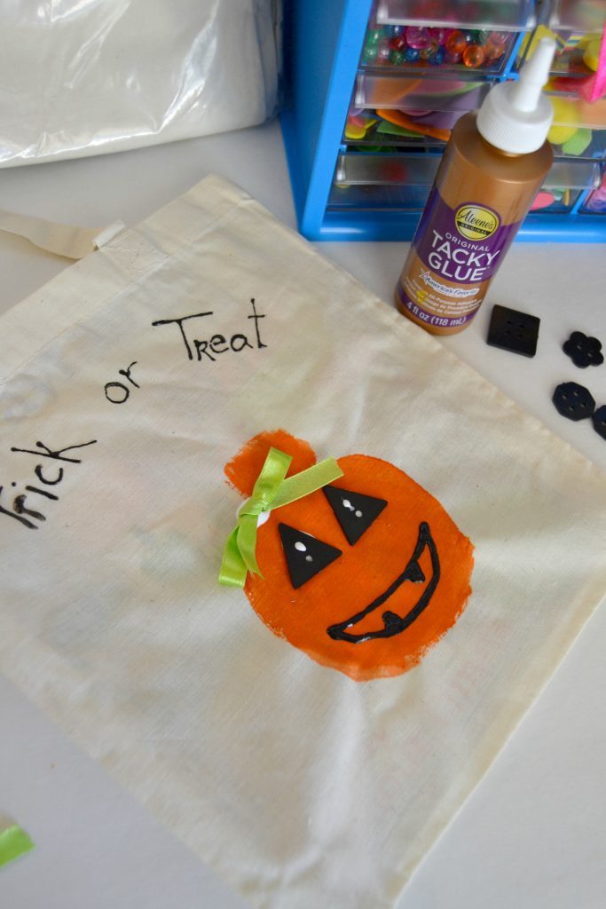 If you are looking for some fun autumn crafts for kids, click over to find fun crafts that your kids can create for the beautiful fall season. 