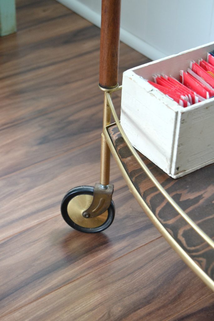 If you like to entertain or just want a serving cart in your home, click over and see how easy it is to transform a broken cart into the serving cart of your dreams in a few steps.