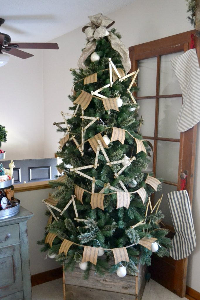 How to Make a Simple DIY Fringed Burlap Christmas Tree